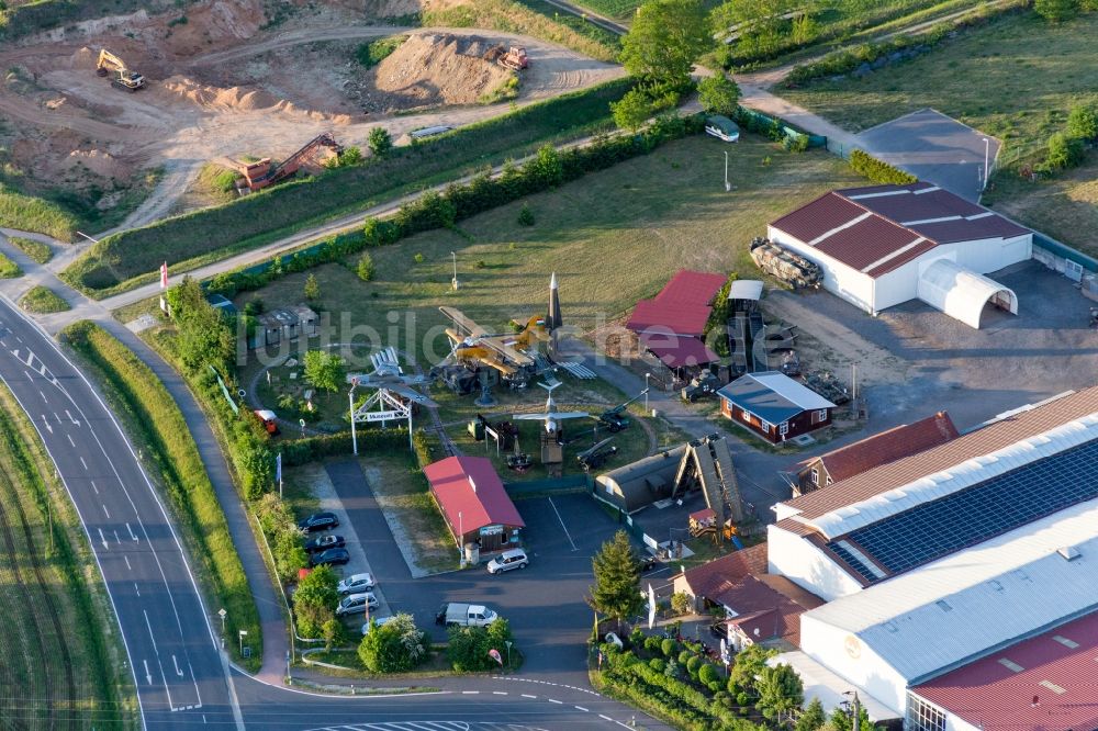 Luftbild Stammheim - Aussengelände mit Flugzeugen und Panzern und Museums- Gebäude- Ensemble des Museums für Militär- und Zeitgeschichte e. V. in Stammheim im Bundesland Bayern, Deutschland