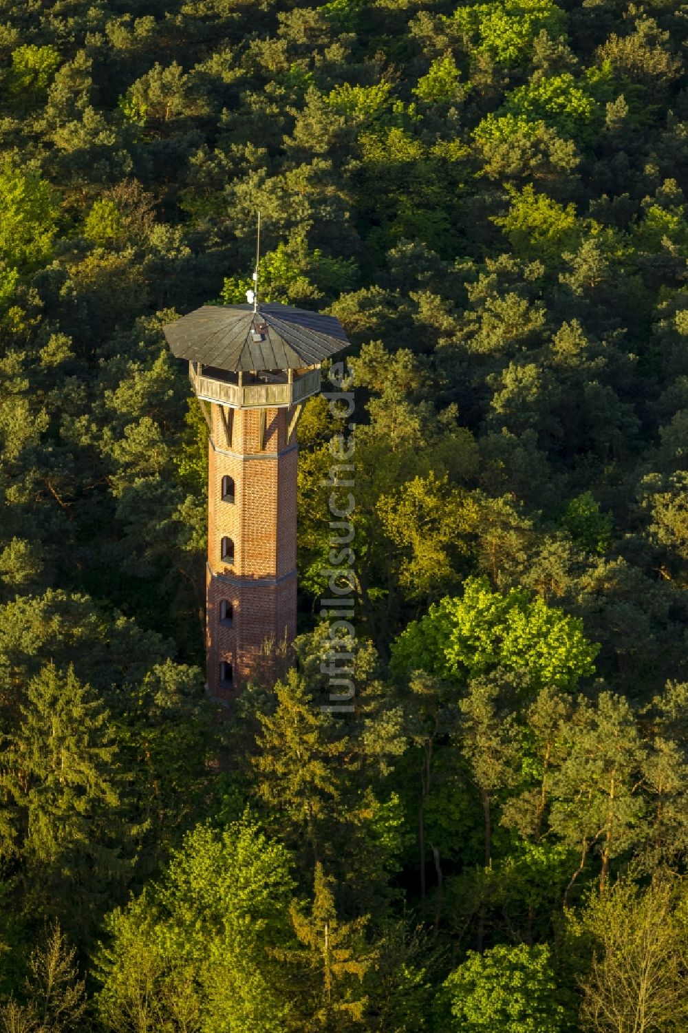 Luftbild Krakow am See - Aussichtsturm in Krakow am See im Bundesland Mecklenburg-Vorpommern