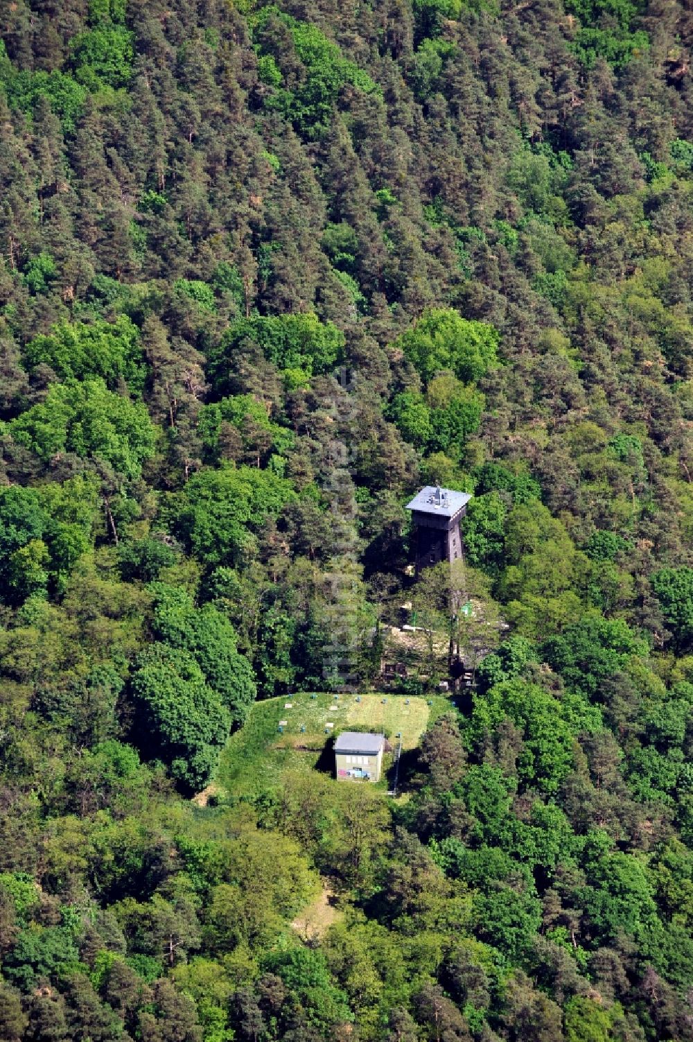 Woltersdorf von oben - Aussichtsturm auf dem Kranichsberg bei Woltersdorf im Bundesland Brandenburg