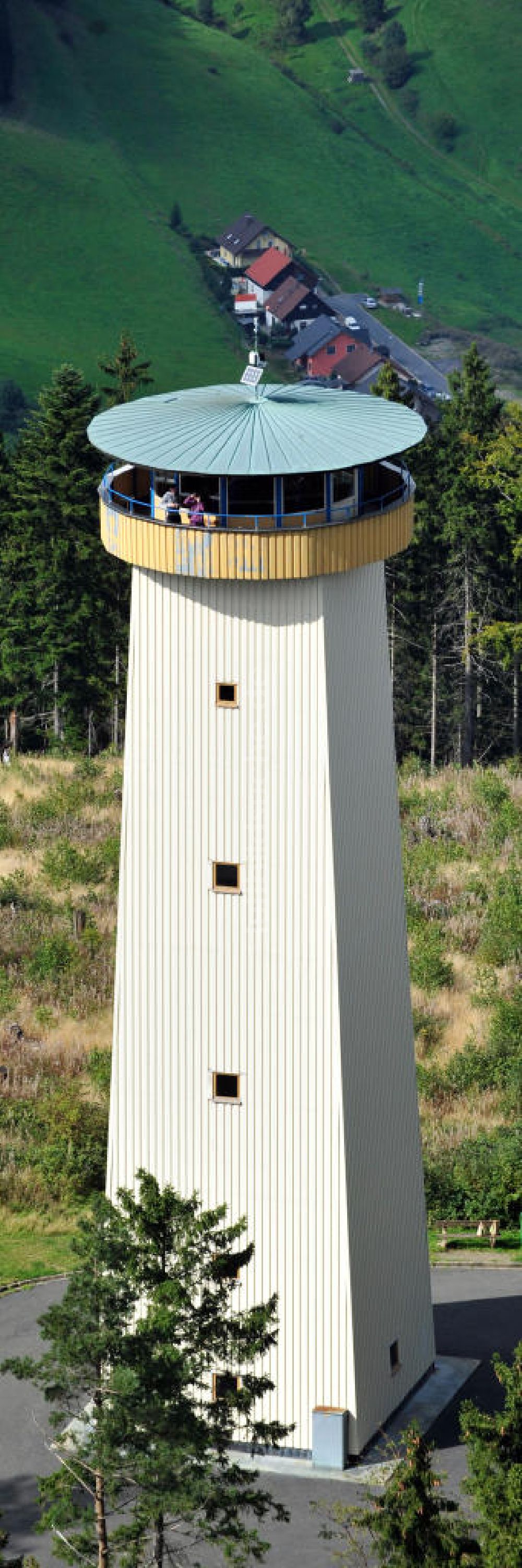 Luftbild Springelhof - Aussichtsturm Thüringer Warte in Bayern