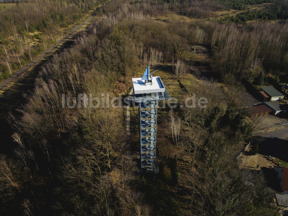 Schipkau aus der Vogelperspektive: Aussichtturm Meurostollen Hörlitz in Schipkau im Bundesland Brandenburg, Deutschland