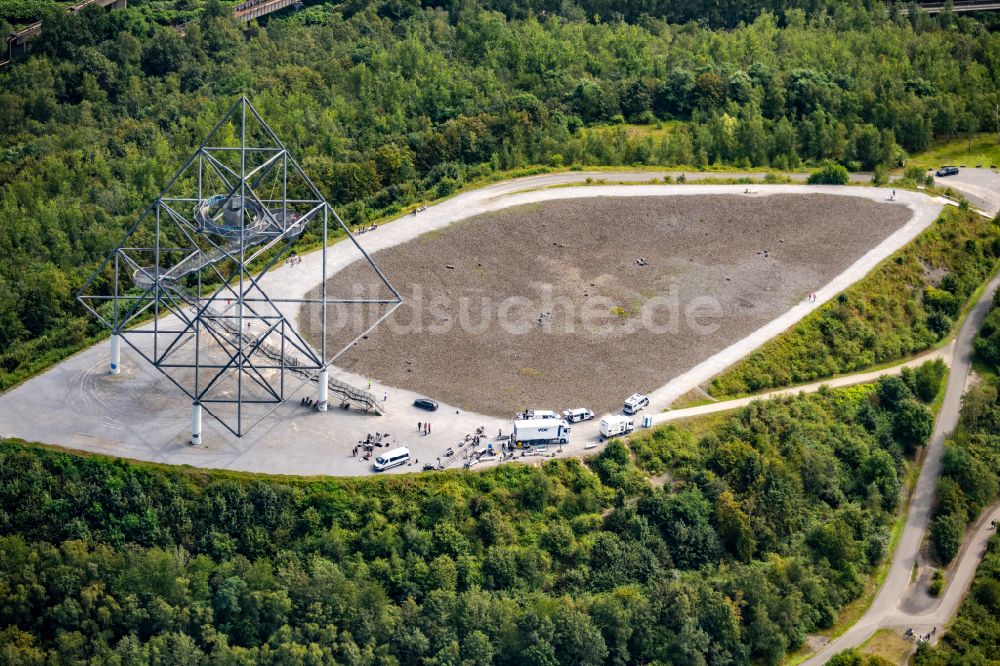 Bottrop aus der Vogelperspektive: Aussichtturm Tetraeder auf der Halde an der Beckstraße in Bottrop in Nordrhein-Westfalen