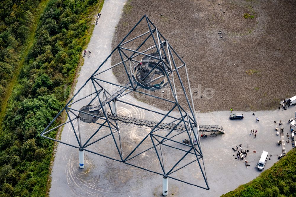 Bottrop aus der Vogelperspektive: Aussichtturm Tetraeder auf der Halde an der Beckstraße in Bottrop in Nordrhein-Westfalen