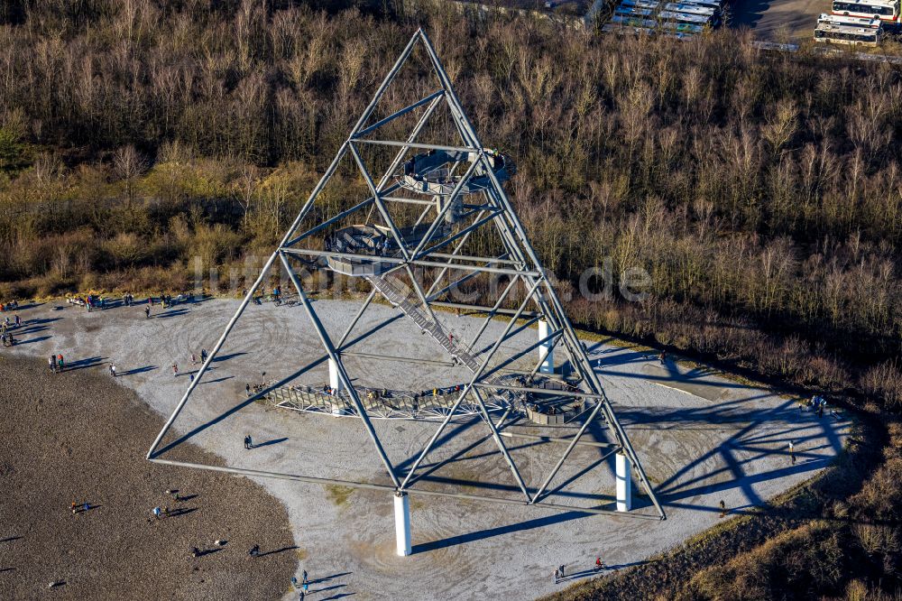 Bottrop aus der Vogelperspektive: Aussichtturm Tetraeder auf der Halde an der Beckstraße in Bottrop in Nordrhein-Westfalen