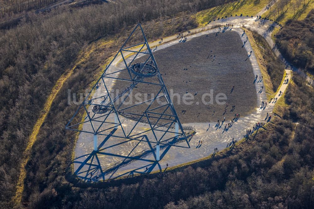 Bottrop aus der Vogelperspektive: Aussichtturm Tetraeder auf der Halde an der Beckstraße in Bottrop in Nordrhein-Westfalen