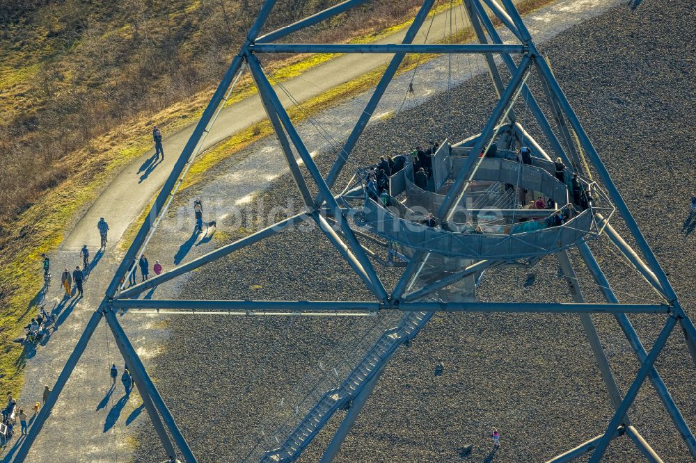 Bottrop aus der Vogelperspektive: Aussichtturm Tetraeder auf der Halde an der Beckstraße in Bottrop in Nordrhein-Westfalen