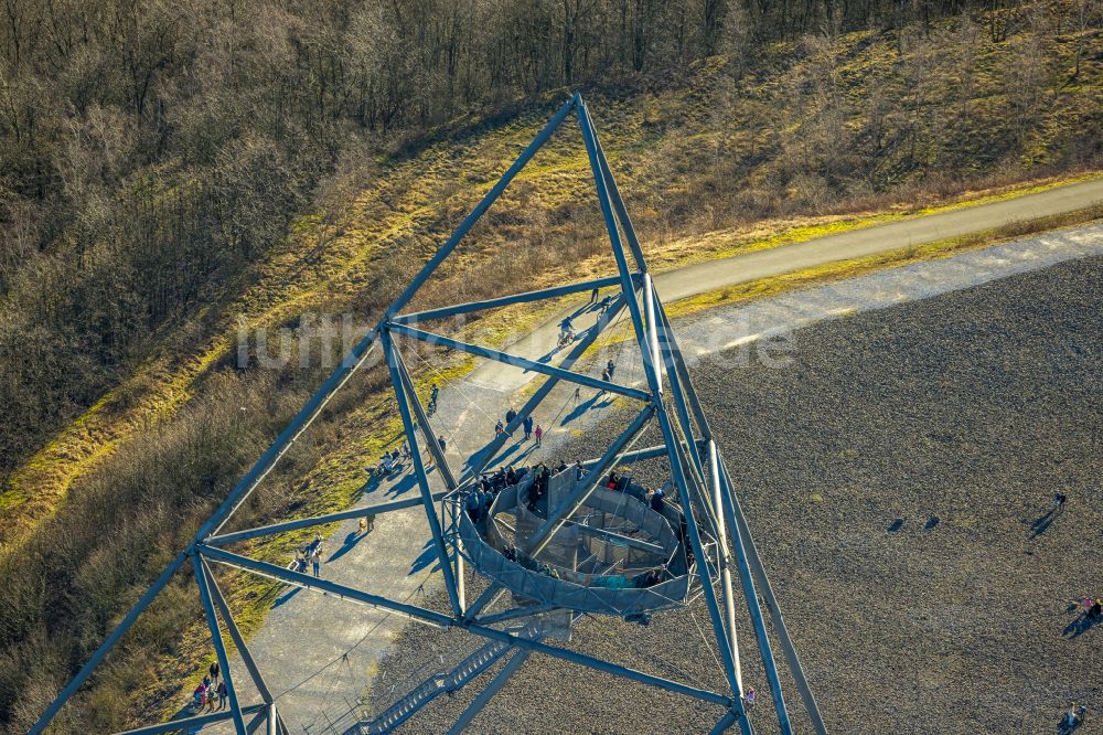 Bottrop aus der Vogelperspektive: Aussichtturm Tetraeder auf der Halde an der Beckstraße in Bottrop in Nordrhein-Westfalen