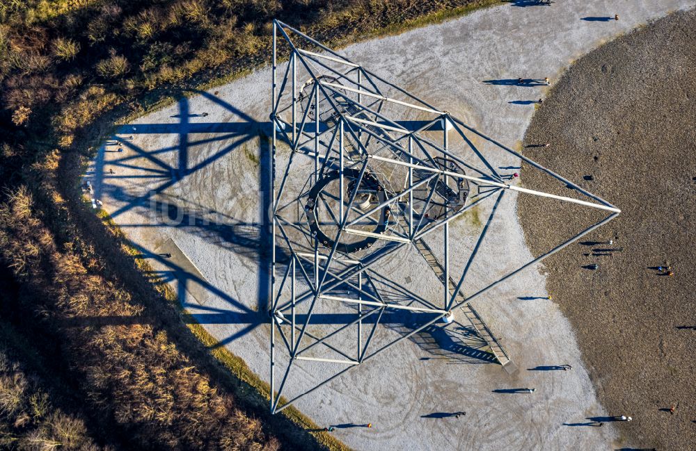 Bottrop aus der Vogelperspektive: Aussichtturm Tetraeder auf der Halde an der Beckstraße in Bottrop in Nordrhein-Westfalen