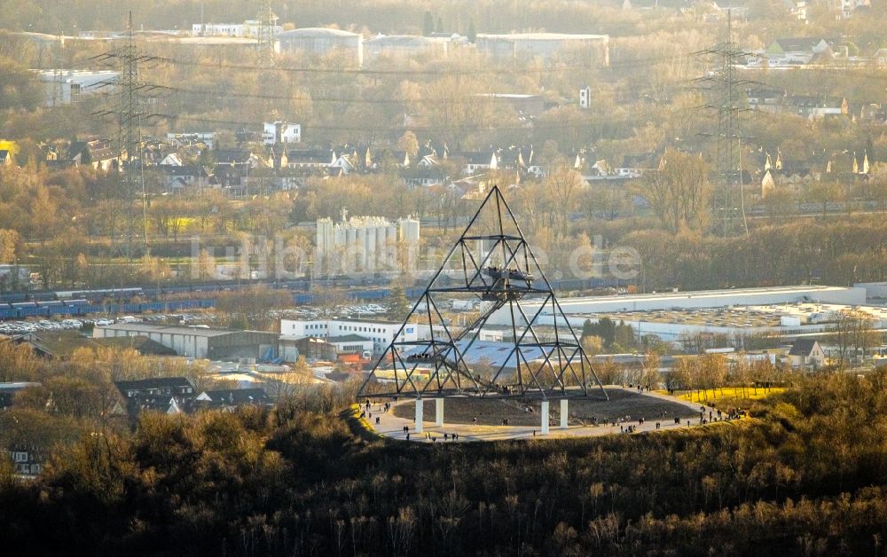 Luftbild Bottrop - Aussichtturm Tetraeder auf der Halde an der Beckstraße in Bottrop in Nordrhein-Westfalen