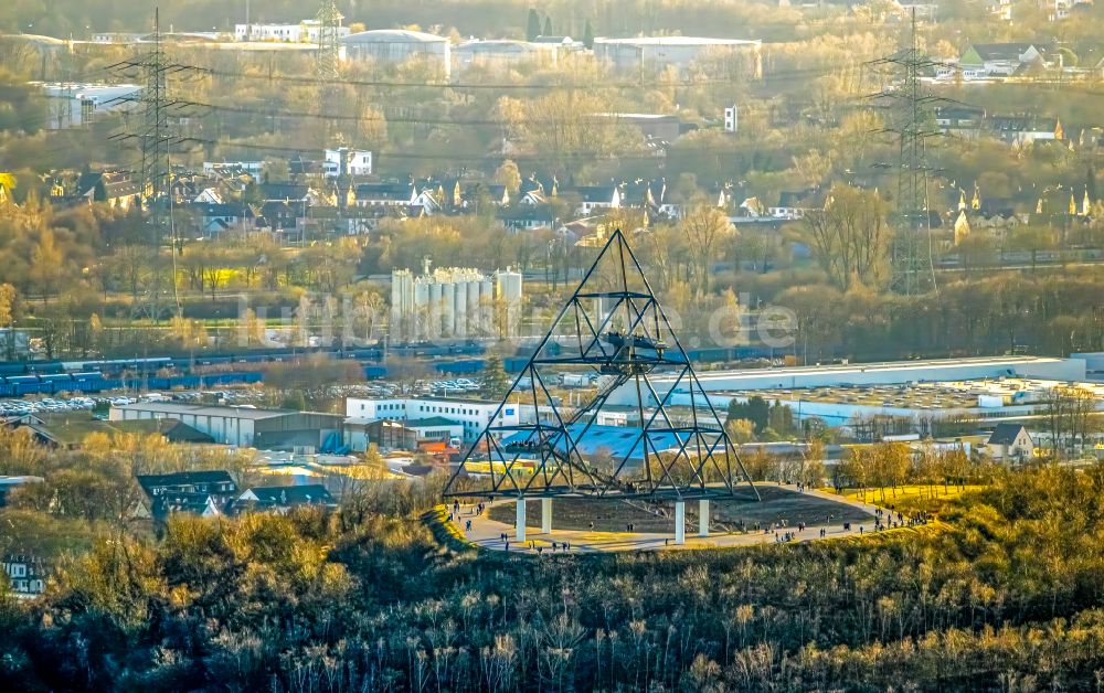 Luftaufnahme Bottrop - Aussichtturm Tetraeder auf der Halde an der Beckstraße in Bottrop in Nordrhein-Westfalen