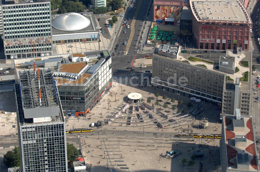 Luftaufnahme Berlin - Ausstellung zur Friedlichen Revolution 1989/90 auf dem Alexanderplatz in Berlin