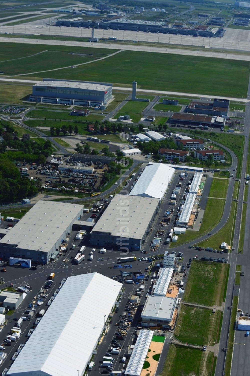 Luftaufnahme Schönefeld Selchow - Ausstellungsgelände der Internationalen Luftfahrtshow ILA 2014 vor der Eröffnung auf dem Gelände des Flughafen Berlin-Schönefeld in Brandenburg 