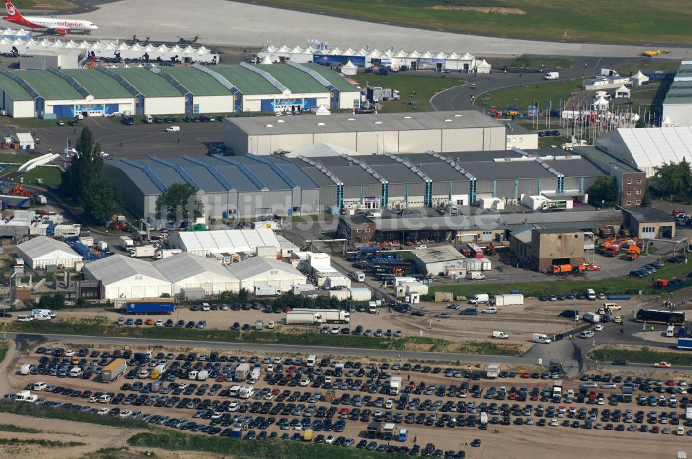 Schönefeld von oben - Ausstellungsgelände der Internationalen Luftfahrtshow ILA 2010 auf dem Gelände des Flughafen Berlin-Schönefeld zur Eröffnung am 08.06.2010