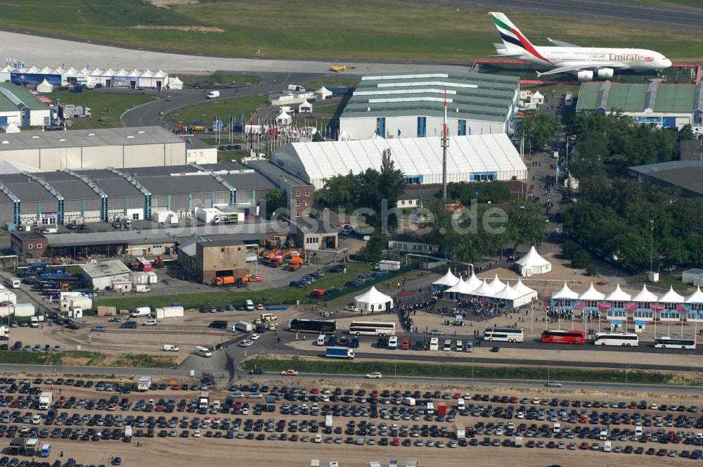 Schönefeld aus der Vogelperspektive: Ausstellungsgelände der Internationalen Luftfahrtshow ILA 2010 auf dem Gelände des Flughafen Berlin-Schönefeld zur Eröffnung am 08.06.2010