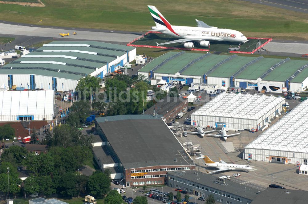 Luftaufnahme Schönefeld - Ausstellungsgelände der Internationalen Luftfahrtshow ILA 2010 auf dem Gelände des Flughafen Berlin-Schönefeld zur Eröffnung am 08.06.2010