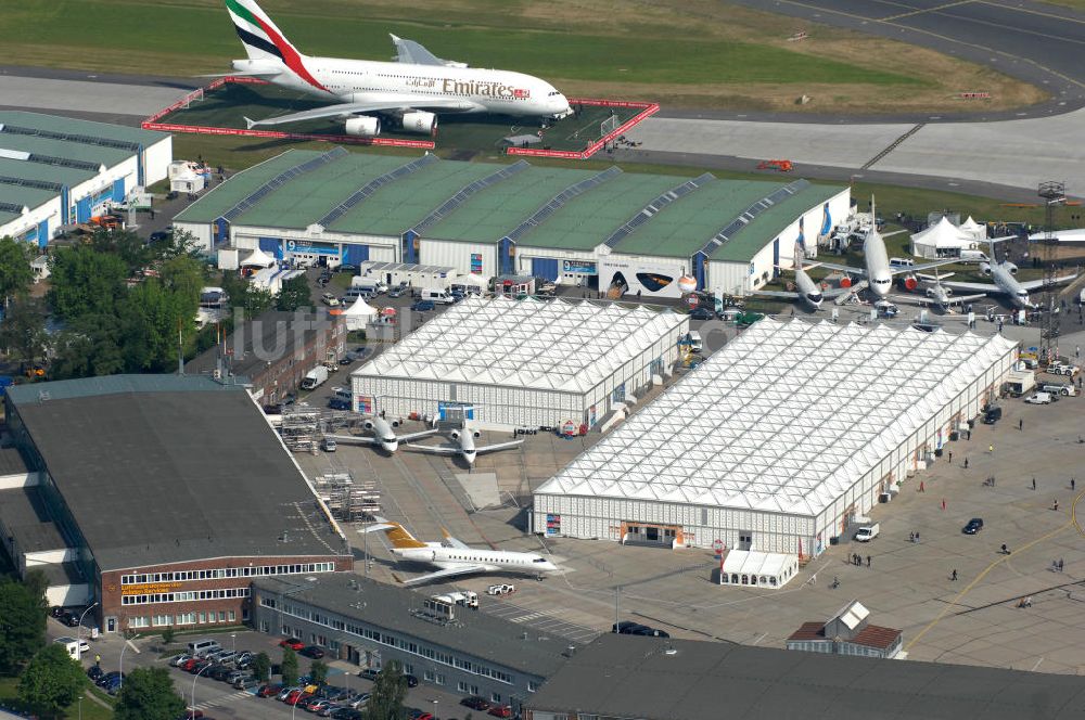 Schönefeld von oben - Ausstellungsgelände der Internationalen Luftfahrtshow ILA 2010 auf dem Gelände des Flughafen Berlin-Schönefeld zur Eröffnung am 08.06.2010