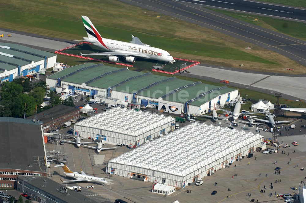 Schönefeld aus der Vogelperspektive: Ausstellungsgelände der Internationalen Luftfahrtshow ILA 2010 auf dem Gelände des Flughafen Berlin-Schönefeld zur Eröffnung am 08.06.2010