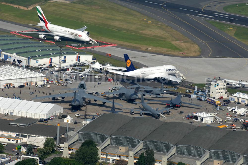 Schönefeld aus der Vogelperspektive: Ausstellungsgelände der Internationalen Luftfahrtshow ILA 2010 auf dem Gelände des Flughafen Berlin-Schönefeld zur Eröffnung am 08.06.2010