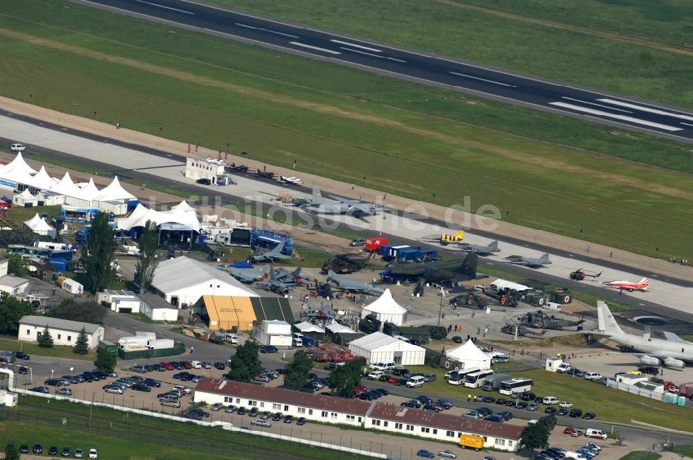 Luftaufnahme Schönefeld - Ausstellungsgelände der Internationalen Luftfahrtshow ILA 2010 auf dem Gelände des Flughafen Berlin-Schönefeld zur Eröffnung am 08.06.2010