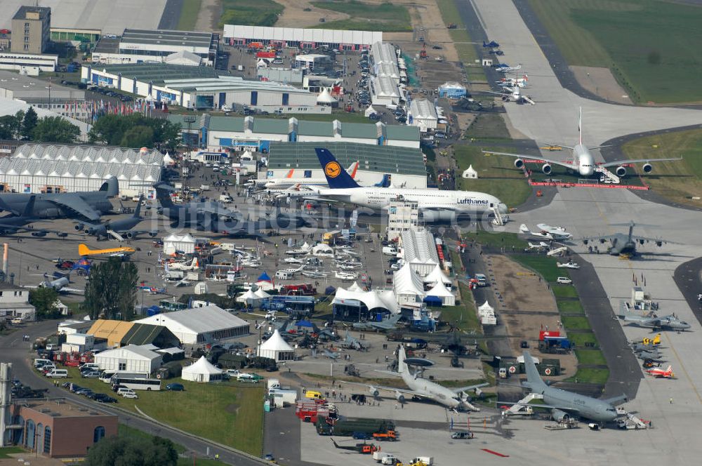 Luftbild Schönefeld - Ausstellungsgelände der Internationalen Luftfahrtshow ILA 2010 auf dem Gelände des Flughafen Berlin-Schönefeld zur Eröffnung am 08.06.2010