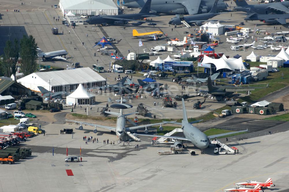 Luftbild Schönefeld - Ausstellungsgelände der Internationalen Luftfahrtshow ILA 2010 auf dem Gelände des Flughafen Berlin-Schönefeld zur Eröffnung am 08.06.2010