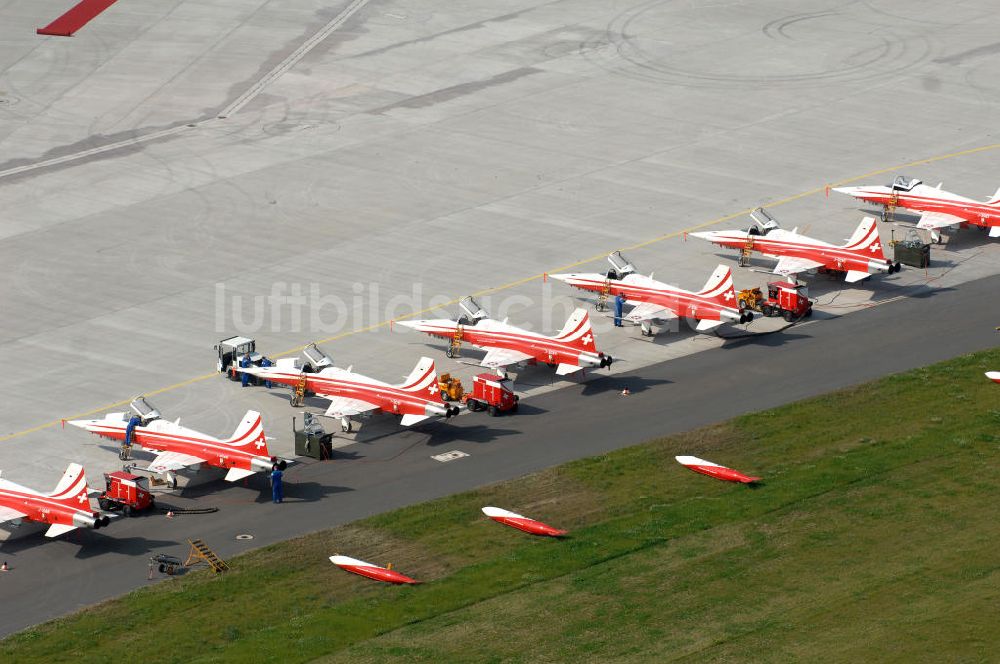 Luftbild Schönefeld - Ausstellungsgelände der Internationalen Luftfahrtshow ILA 2010 auf dem Gelände des Flughafen Berlin-Schönefeld zur Eröffnung am 08.06.2010