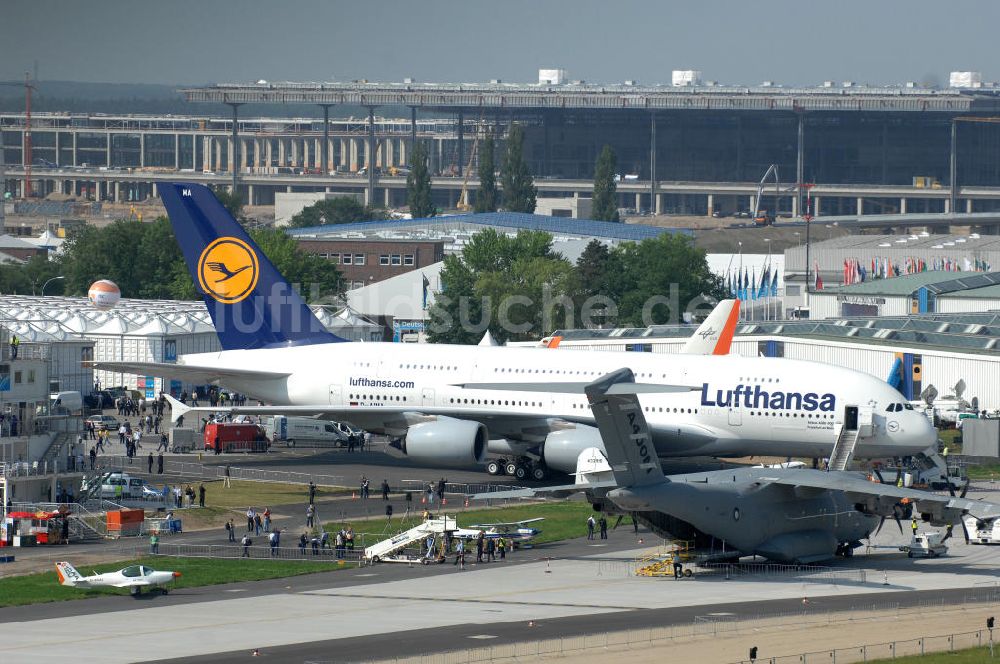 Luftbild Schönefeld - Ausstellungsgelände der Internationalen Luftfahrtshow ILA 2010 auf dem Gelände des Flughafen Berlin-Schönefeld zur Eröffnung am 08.06.2010