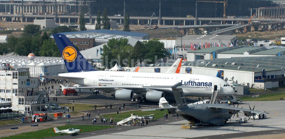 Luftbild Schönefeld - Ausstellungsgelände der Internationalen Luftfahrtshow ILA 2010 auf dem Gelände des Flughafen Berlin-Schönefeld zur Eröffnung am 08.06.2010