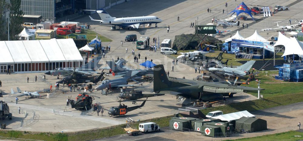 Luftaufnahme Schönefeld - Ausstellungsgelände der Internationalen Luftfahrtshow ILA 2010 auf dem Gelände des Flughafen Berlin-Schönefeld zur Eröffnung am 08.06.2010