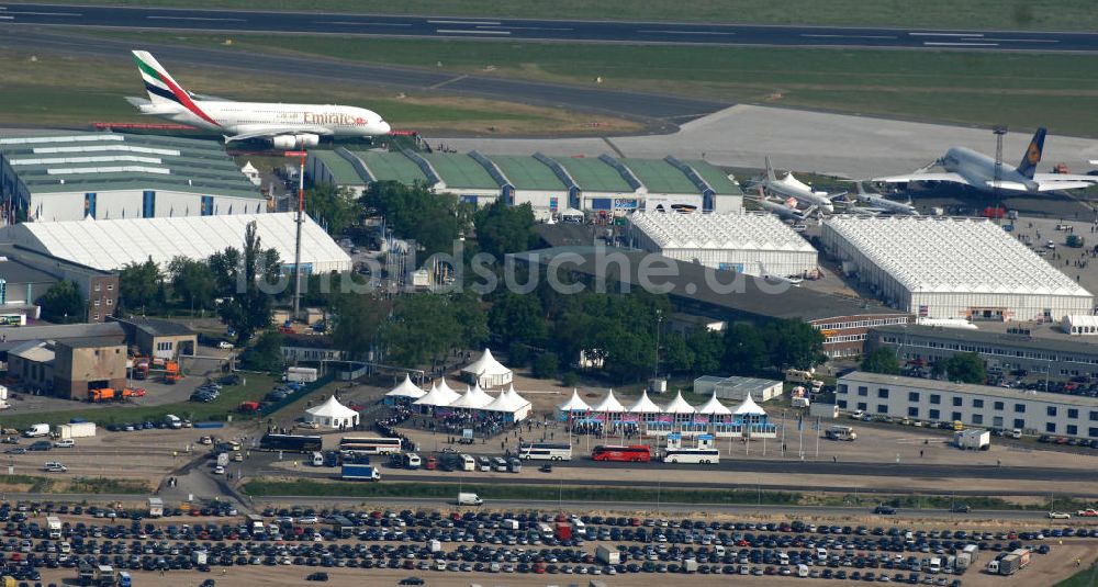 Luftaufnahme Schönefeld - Ausstellungsgelände der Internationalen Luftfahrtshow ILA 2010 auf dem Gelände des Flughafen Berlin-Schönefeld zur Eröffnung am 08.06.2010