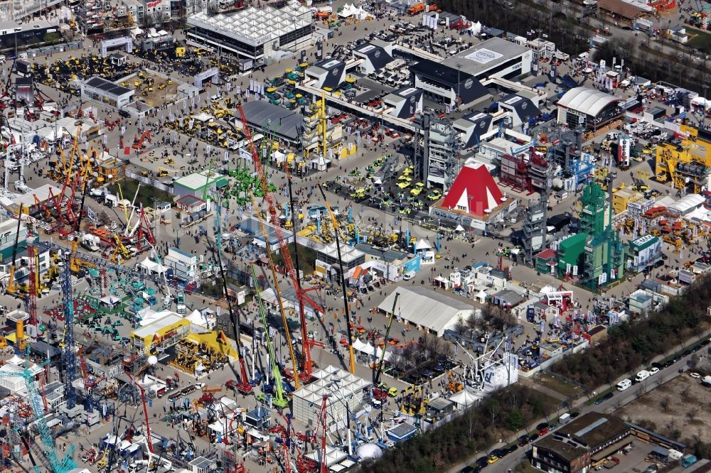 Luftaufnahme München - Ausstellungsgelände der Messe bauma in München Riem im Bundesland Bayern