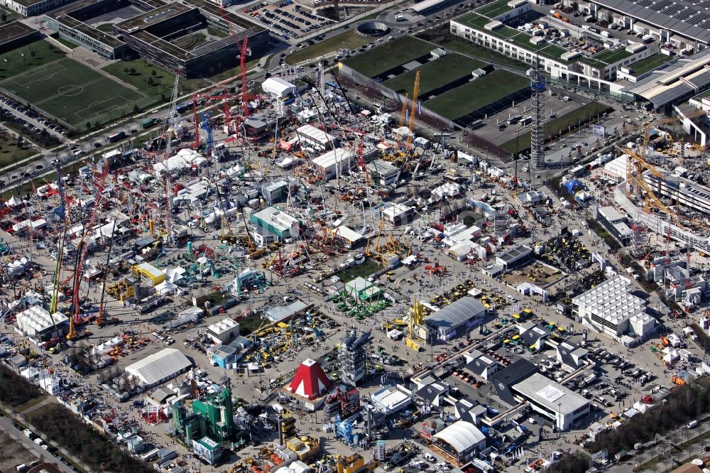 Luftbild München - Ausstellungsgelände der Messe bauma in München Riem im Bundesland Bayern