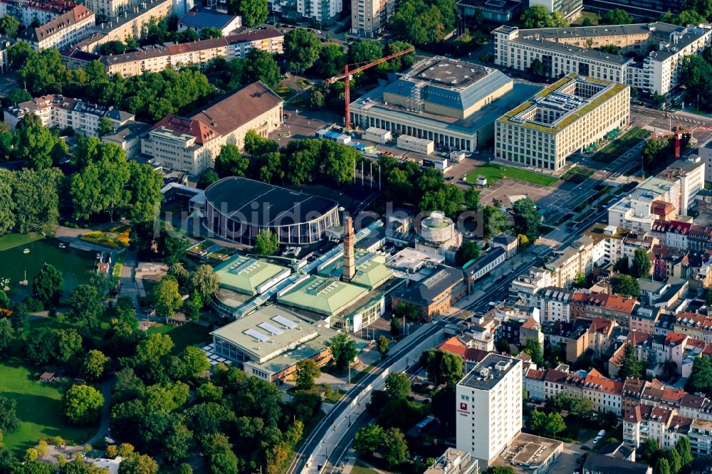 Karlsruhe aus der Vogelperspektive: Ausstellungsgelände und Messehallen der Konkresszentrum in Karlsruhe im Bundesland Baden-Württemberg, Deutschland