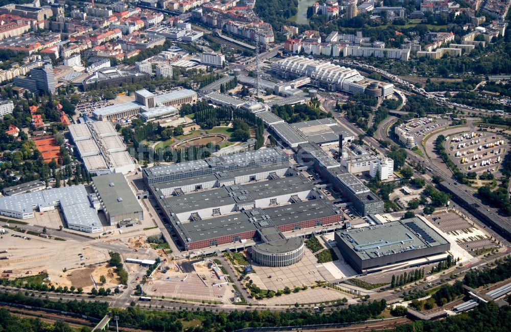 Luftbild Berlin - Ausstellungsgelände und Messehallen der Messe Berlin GmbH am Funkturm - Messedamm - Kongreßzentrum ICC im Ortsteil Charlottenburg in Berlin, Deutschland