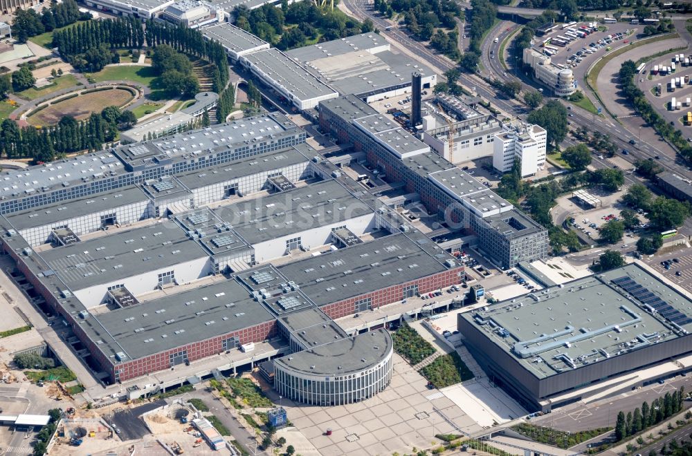 Berlin von oben - Ausstellungsgelände und Messehallen der Messe Berlin GmbH am Funkturm - Messedamm - Kongreßzentrum ICC im Ortsteil Charlottenburg in Berlin, Deutschland