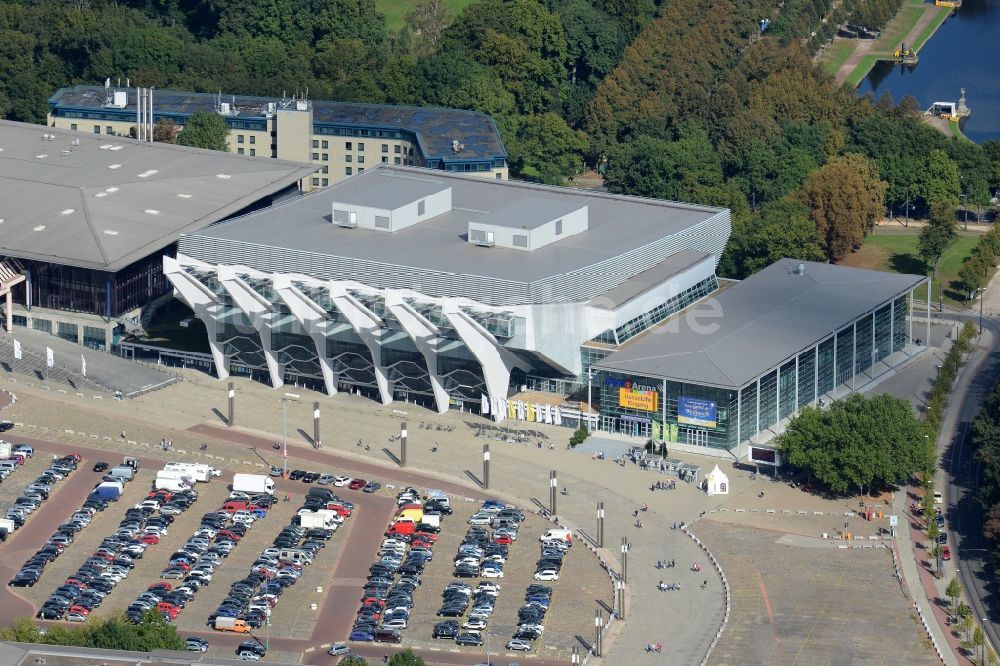 Bremen aus der Vogelperspektive: Ausstellungsgelände und Messehallen der Messe Bremen und der ÖVB-Arena an der Findorffstraße in Bremen