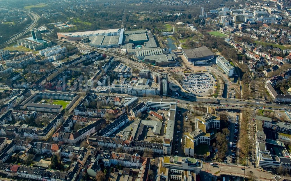 Essen von oben - Ausstellungsgelände und Messehallen der Messe Essen und Stadtteilansicht von Rüttenscheid in Essen im Bundesland Nordrhein-Westfalen