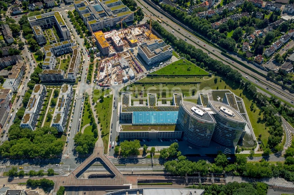 Essen von oben - Ausstellungsgelände und Messehallen der Messe Essen und Stadtteilansicht von Rüttenscheid in Essen im Bundesland Nordrhein-Westfalen