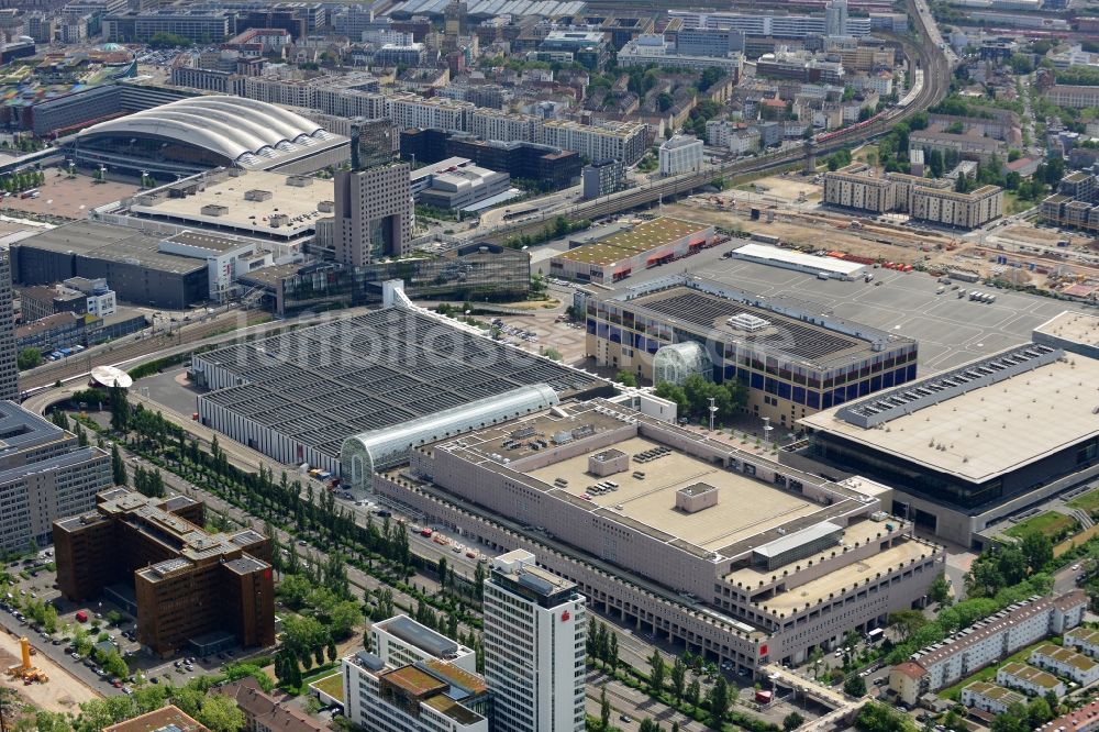 Frankfurt am Main aus der Vogelperspektive: Ausstellungsgelände und Messehallen der Messe Frankfurt in Frankfurt am Main im Bundesland Hessen