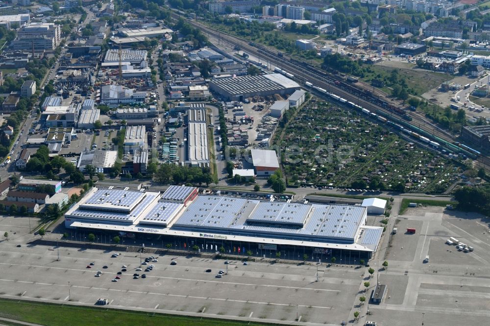 Luftaufnahme Freiburg im Breisgau - Ausstellungsgelände und Messehallen der Messe Freiburg in Freiburg im Breisgau im Bundesland Baden-Württemberg, Deutschland