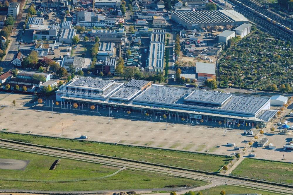 Freiburg im Breisgau von oben - Ausstellungsgelände und Messehallen der Messe Freiburg in Freiburg im Breisgau im Bundesland Baden-Württemberg, Deutschland