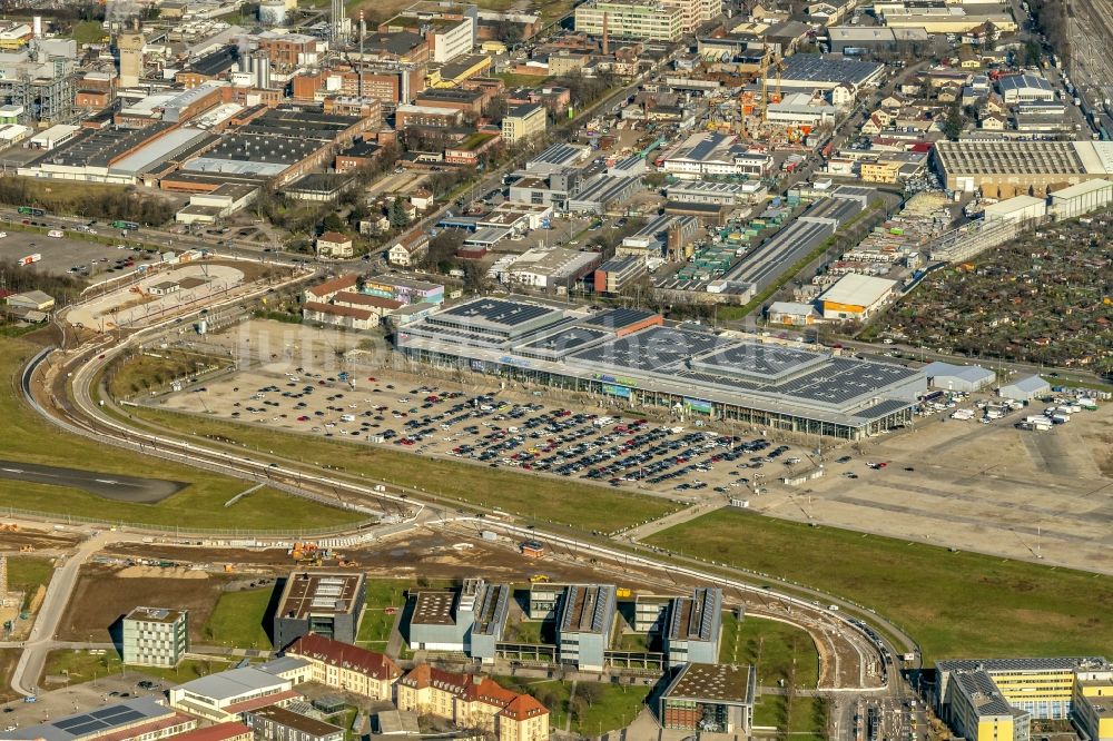 Freiburg im Breisgau von oben - Ausstellungsgelände und Messehallen der Messe Freiburg in Freiburg im Breisgau im Bundesland Baden-Württemberg, Deutschland