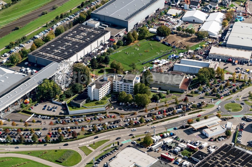 Offenburg von oben - Ausstellungsgelände und Messehallen der Messe Offenburg-Ortenau GmbH an der Schutterwälder Straße in Offenburg im Bundesland Baden-Württemberg, Deutschland