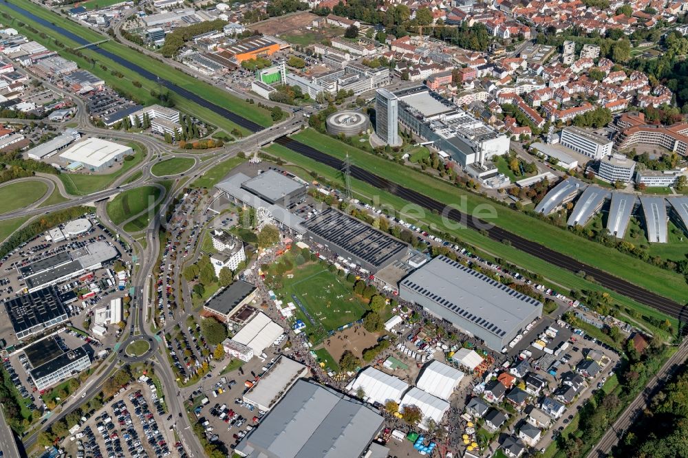 Offenburg von oben - Ausstellungsgelände und Messehallen der Messe Offenburg-Ortenau GmbH an der Schutterwälder Straße in Offenburg im Bundesland Baden-Württemberg, Deutschland