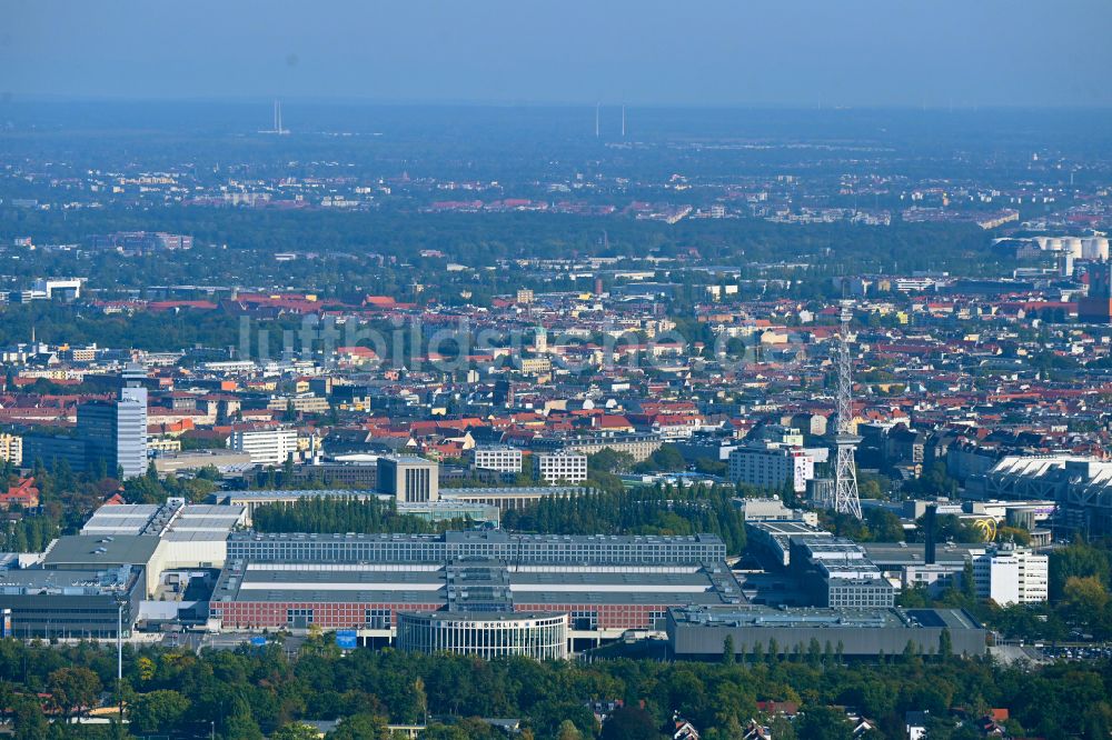 Berlin von oben - Ausstellungsgelände und Messehallen - Messedamm im Ortsteil Charlottenburg in Berlin, Deutschland