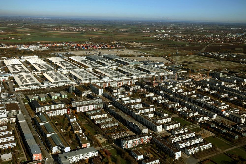 Luftaufnahme München - Ausstellungsgelände und Messehallen der Neuen Messe München im Bundesland Bayern