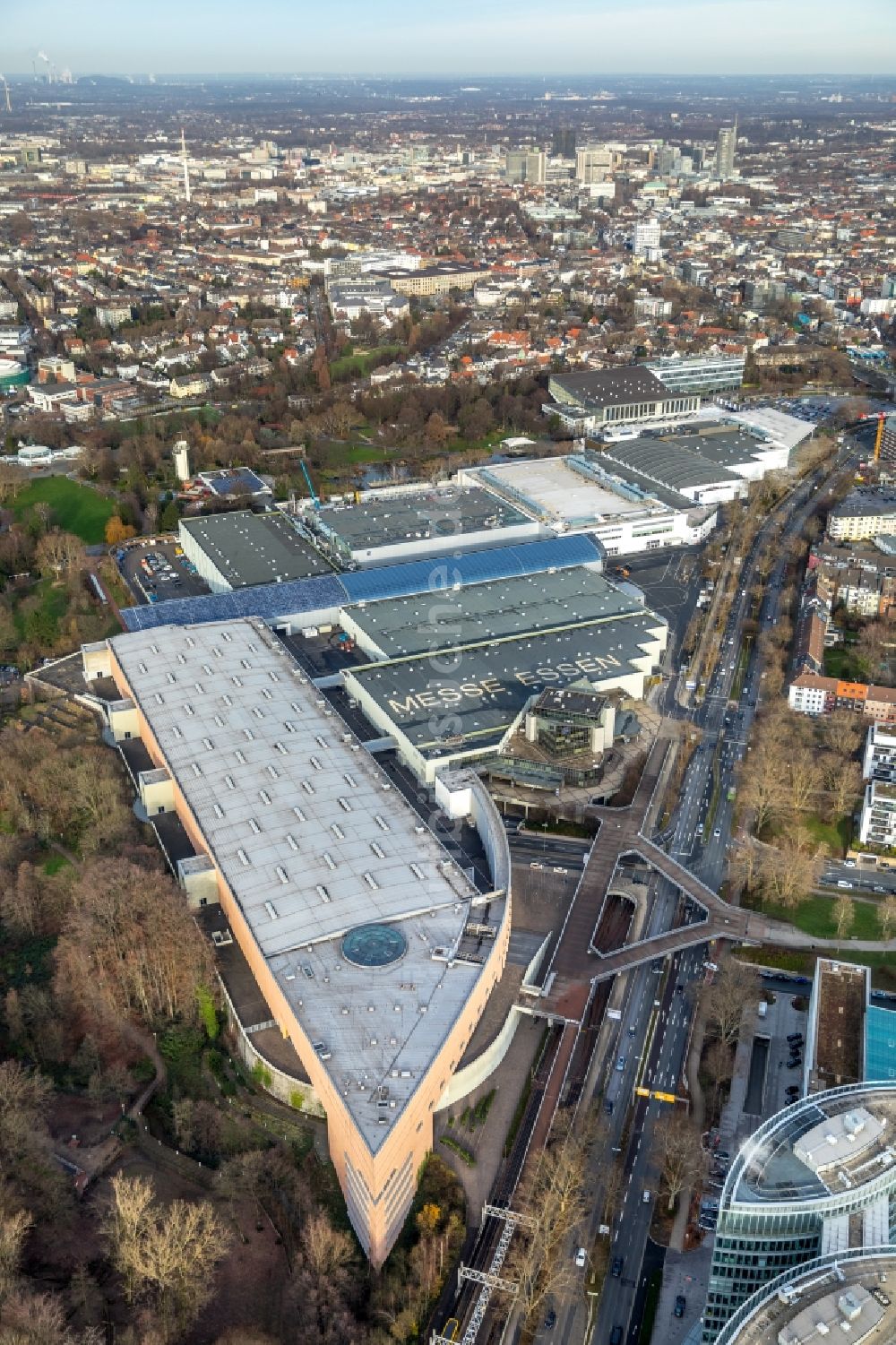 Essen von oben - Ausstellungsgelände und Messehallen im Ortsteil Rüttenscheid in Essen im Bundesland Nordrhein-Westfalen, Deutschland