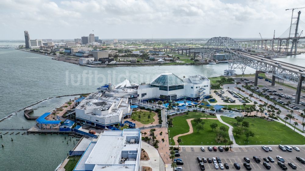 Corpus Christi aus der Vogelperspektive: Ausstellungsgelände und Messehallen der Texas State Aquarium in Corpus Christi in Texas, USA