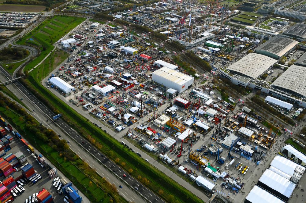 Luftbild München - Ausstellungsgelände und Messehallen der Weltleitmesse bauma in München im Bundesland Bayern, Deutschland