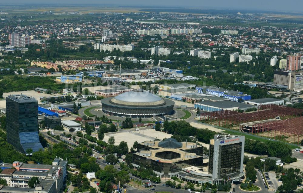 Bukarest von oben - Ausstellungshalle Romexpo-Pavilionul Central Bulevardul Expozitiei auf dem Messegelände in Bukarest in Rumänien